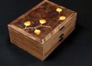 box with aspen leaves